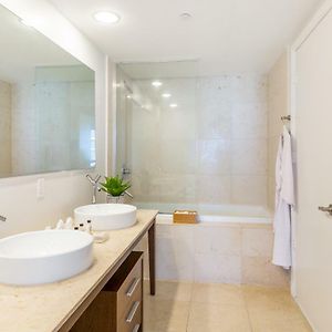 Boutique One Bedroom Apartment Ocean Views Balcony